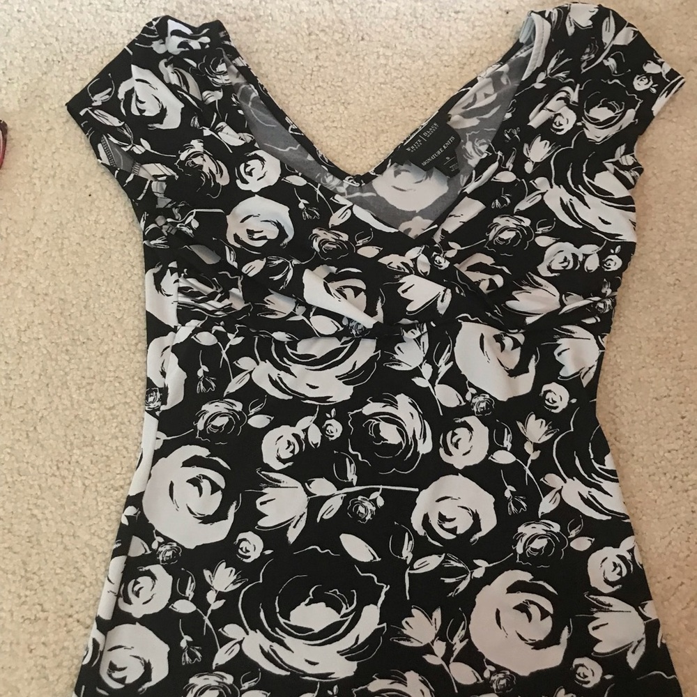 Black and white floral short sleeve top